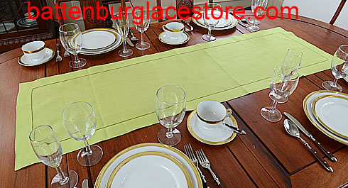 Table runner. Solid color. Macaw Green. 16x54